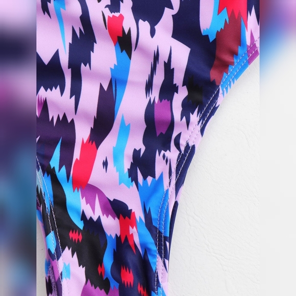 New Knot Cutout One-Piece Swimsuit - Picture 3 of 5